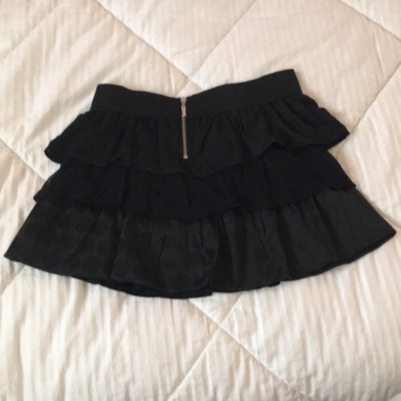 Guess ruffled skirt - Picture 2 of 4